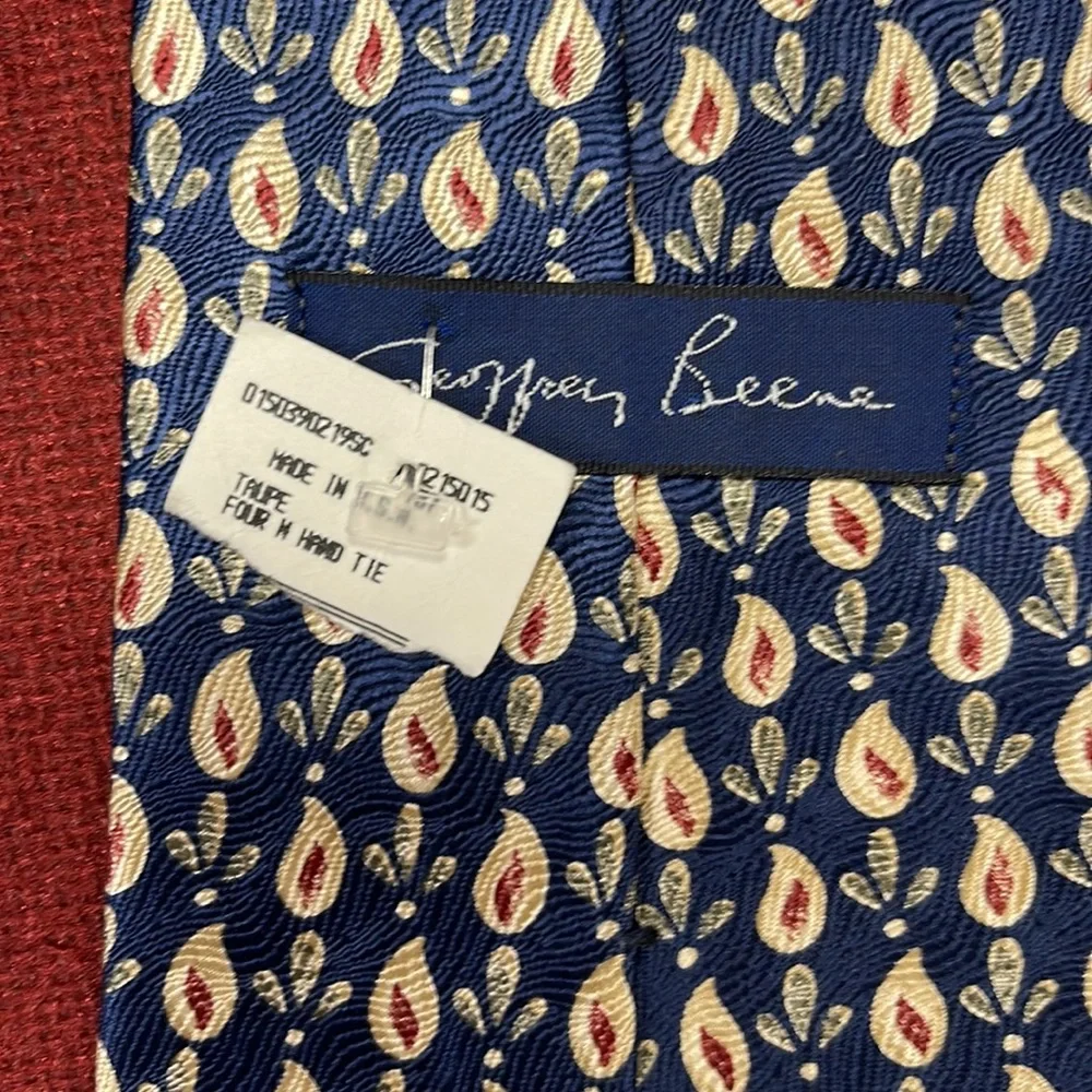 Geoffrey Beene Men’s Silk Neck Tie
